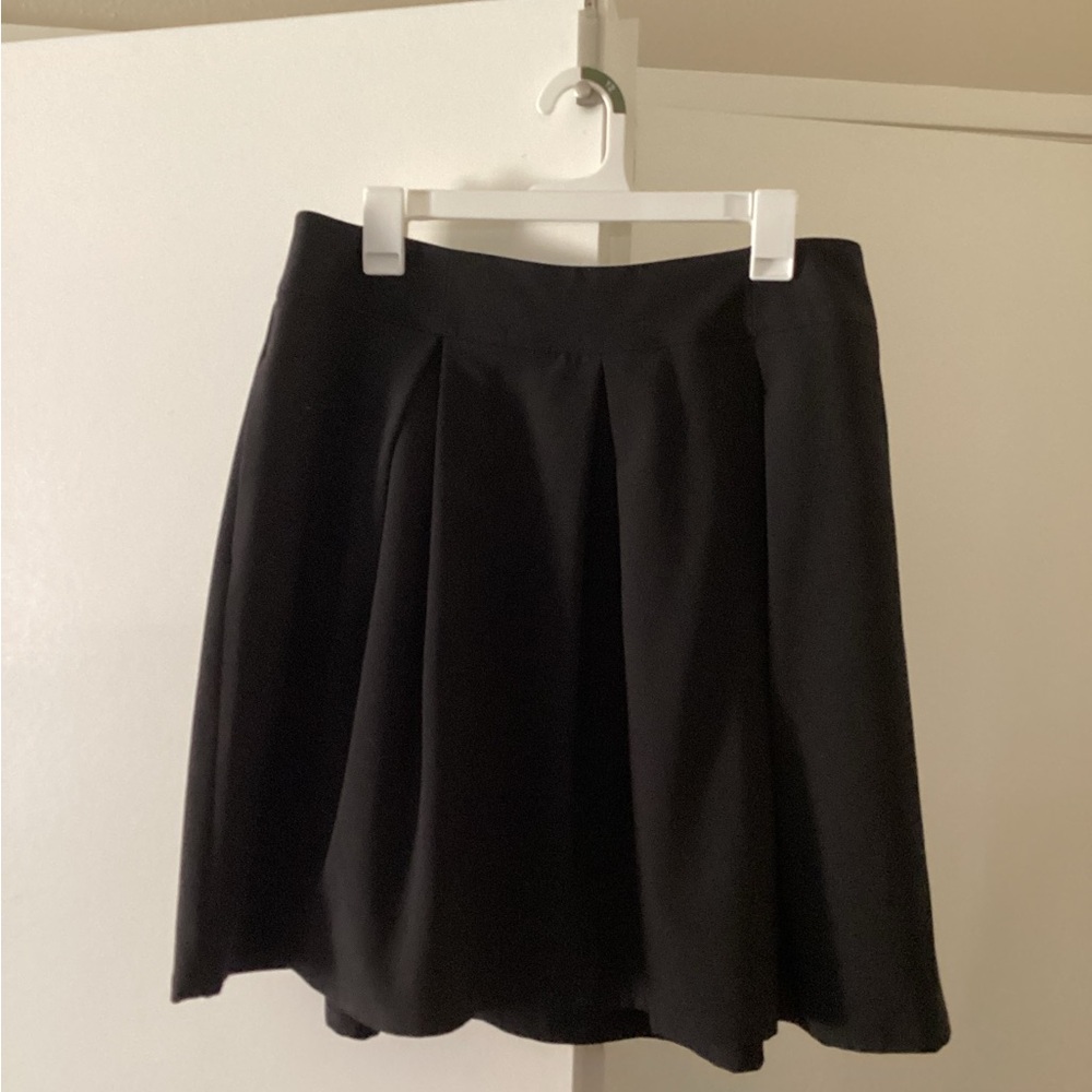 Chic Black Pleated Skirt